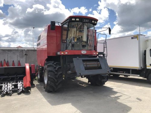 Зерноуборочный комбайн YTO 4YZ-6A (YTO 6606) Зерноуборочный комбайн YTO 4YZ-6A (YTO 6606)