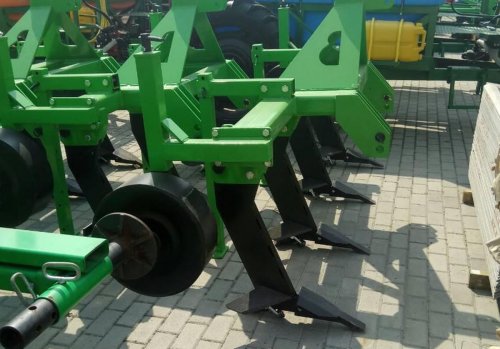 Глубокорыхлитель Bomet 4 лапи Глубокорыхлитель Bomet 4 лапи