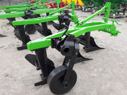 Плуг Bomet 3-х корпусный (Польша, 3x20) Плуг Bomet 3-х корпусный (Польша, 3x20)