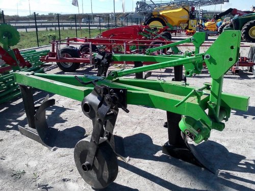 Плуг Bomet 3-х корпусный, 3х35 Плуг Bomet 3-х корпусный, 3х35