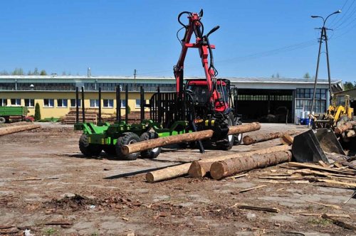 Самозавантажувальний причіп-лісовоз PRONAR T644 / 1 Самозавантажувальний причіп-лісовоз PRONAR T644 / 1