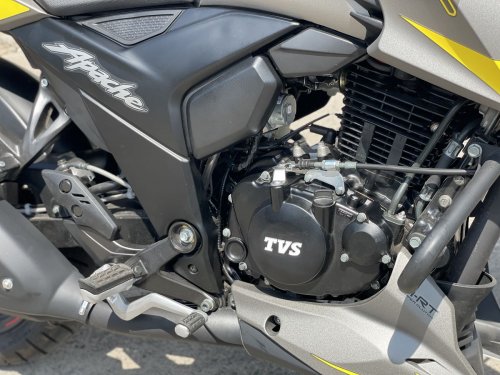 Мотоцикл TVS Apache RTR 200 4V